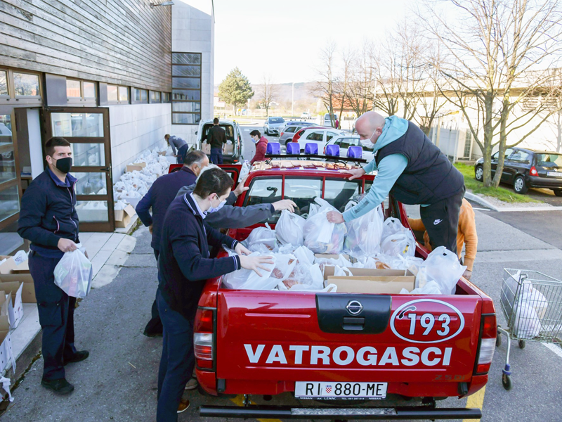 I ove godine poklon-paketi dostavljaju se na kućne adrese naših sumještana