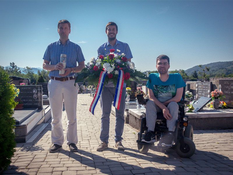 Položeni vijenci i svijeće uoči blagdana
