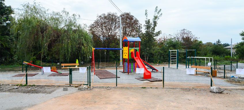 Radovi u tijeku: Obnavlja se dječje igralište u Velim Dražicama