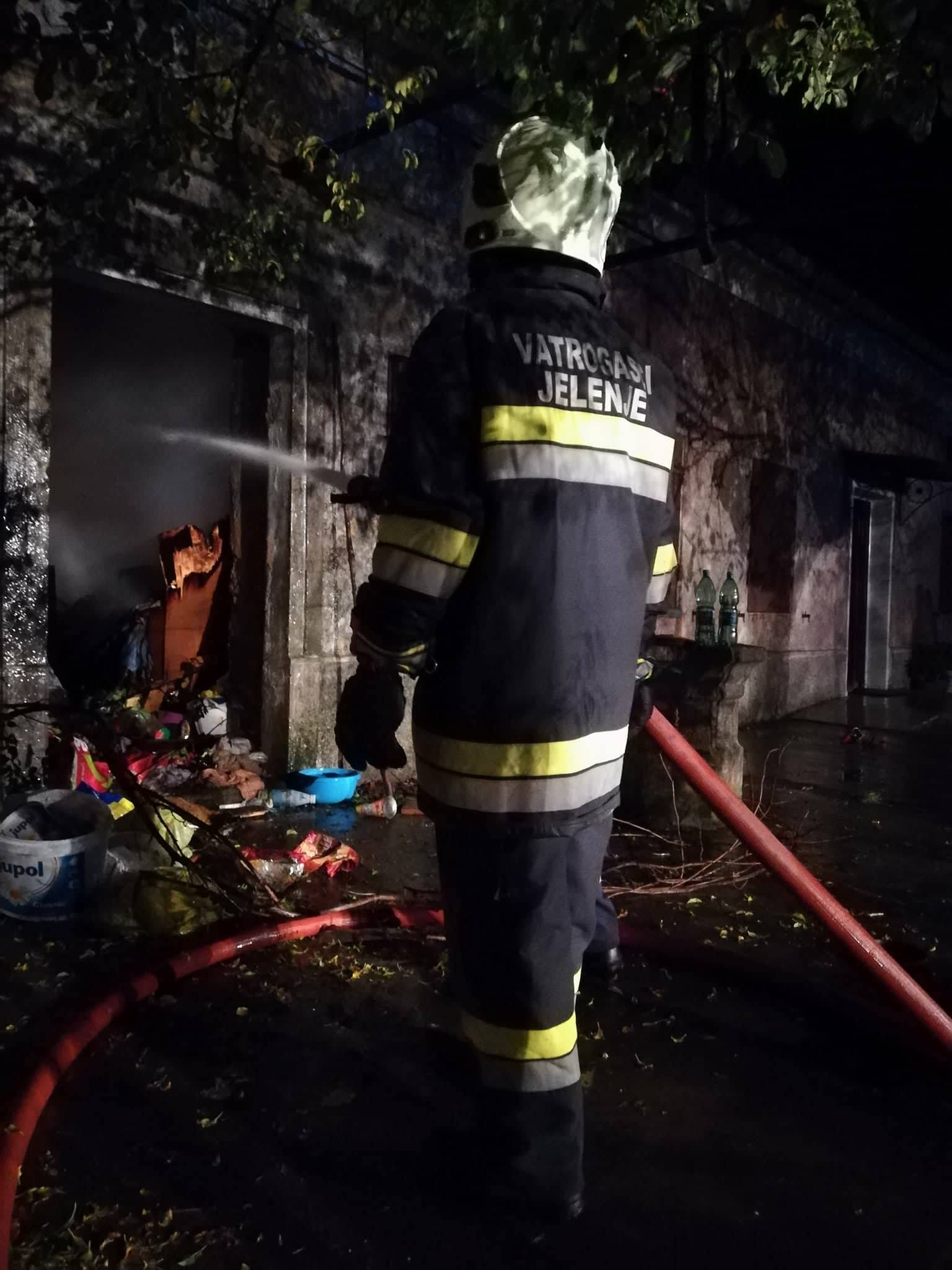 05.11.2017. - Intervencija DVD Jelenje - požar u obiteljskoj kući u Podhumu