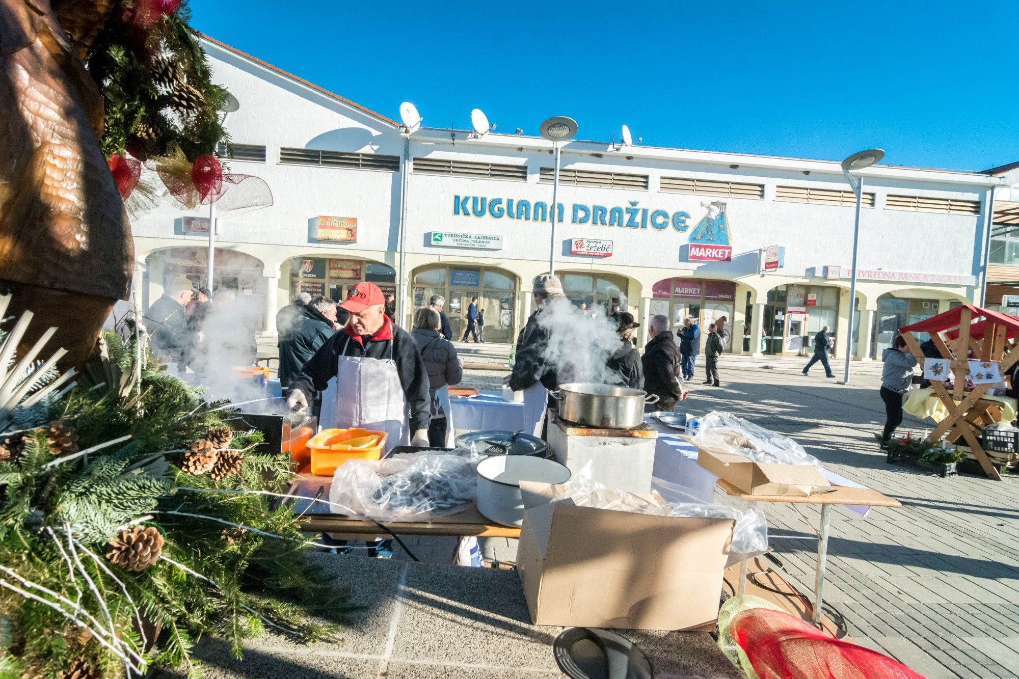 24.12.2017. - Vilina Božja na Trgu mlikarice u Dražicama