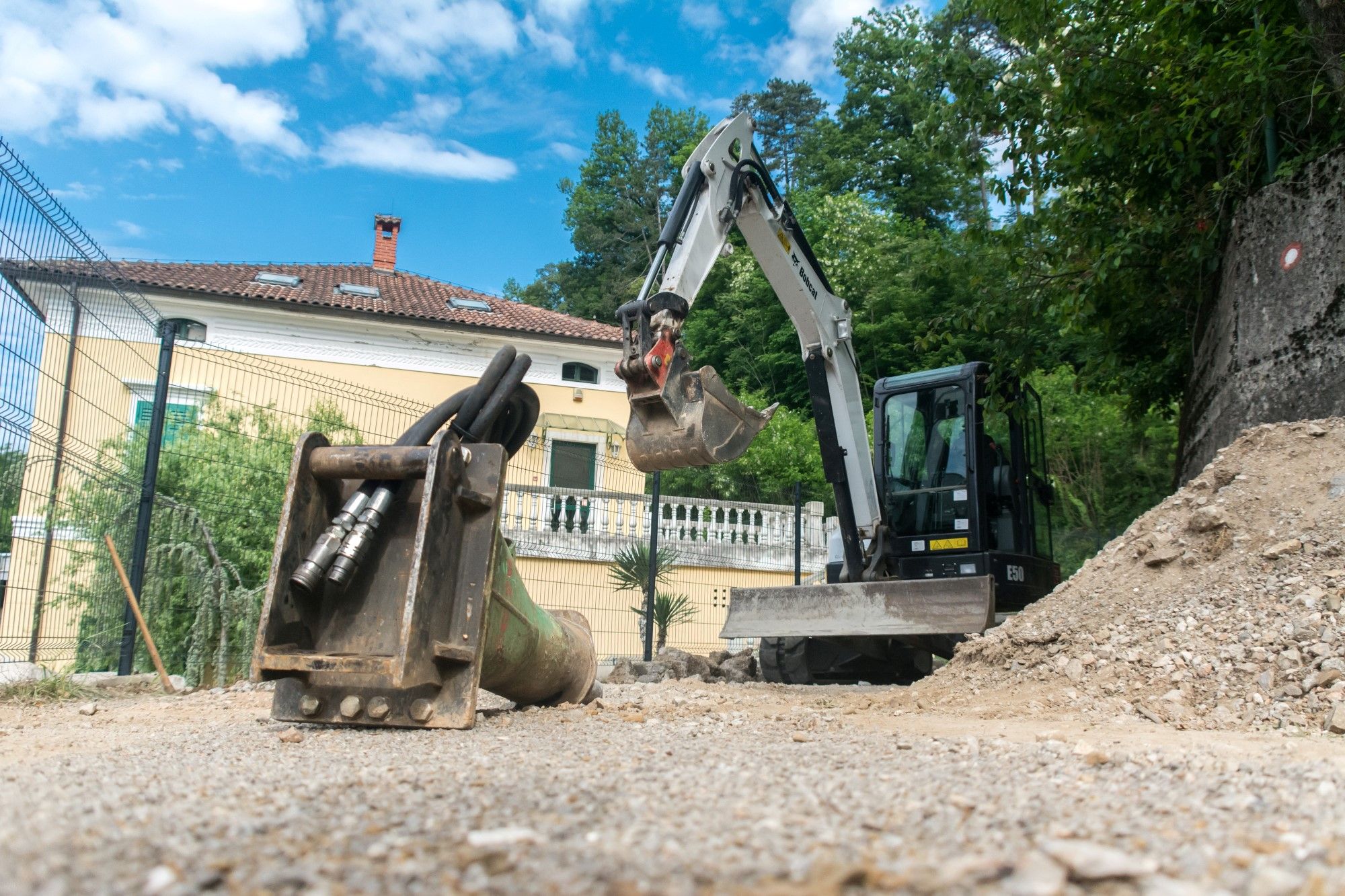 Radovi u tijeku: Proširenje ceste u Lukežima
