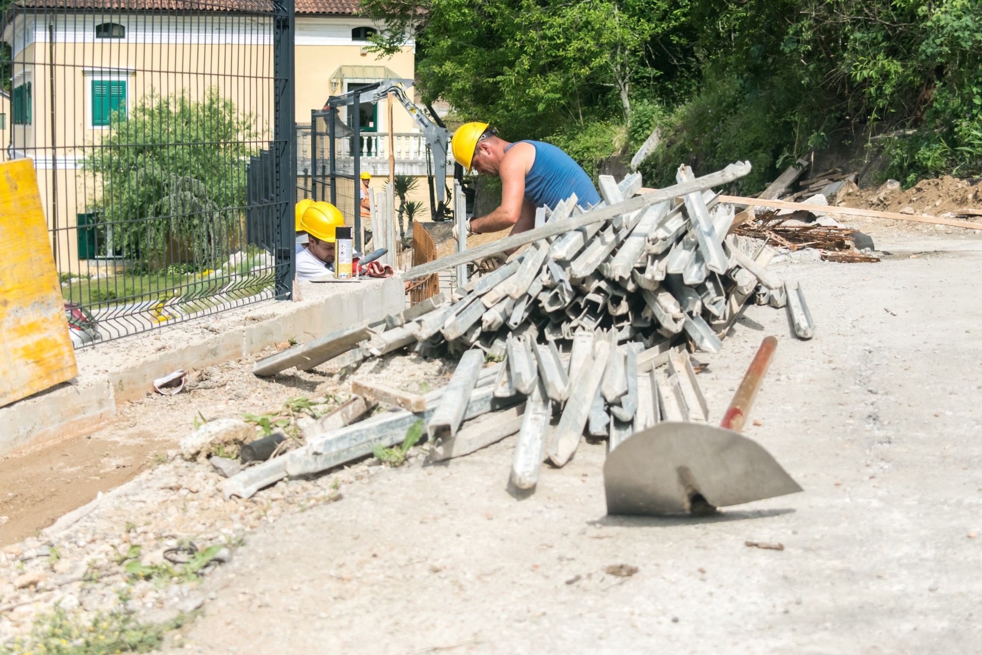 Radovi u tijeku: Proširenje ceste u Lukežima
