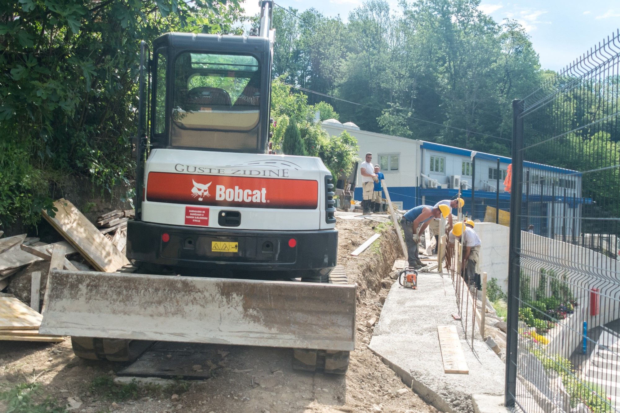 Radovi u tijeku: Proširenje ceste u Lukežima