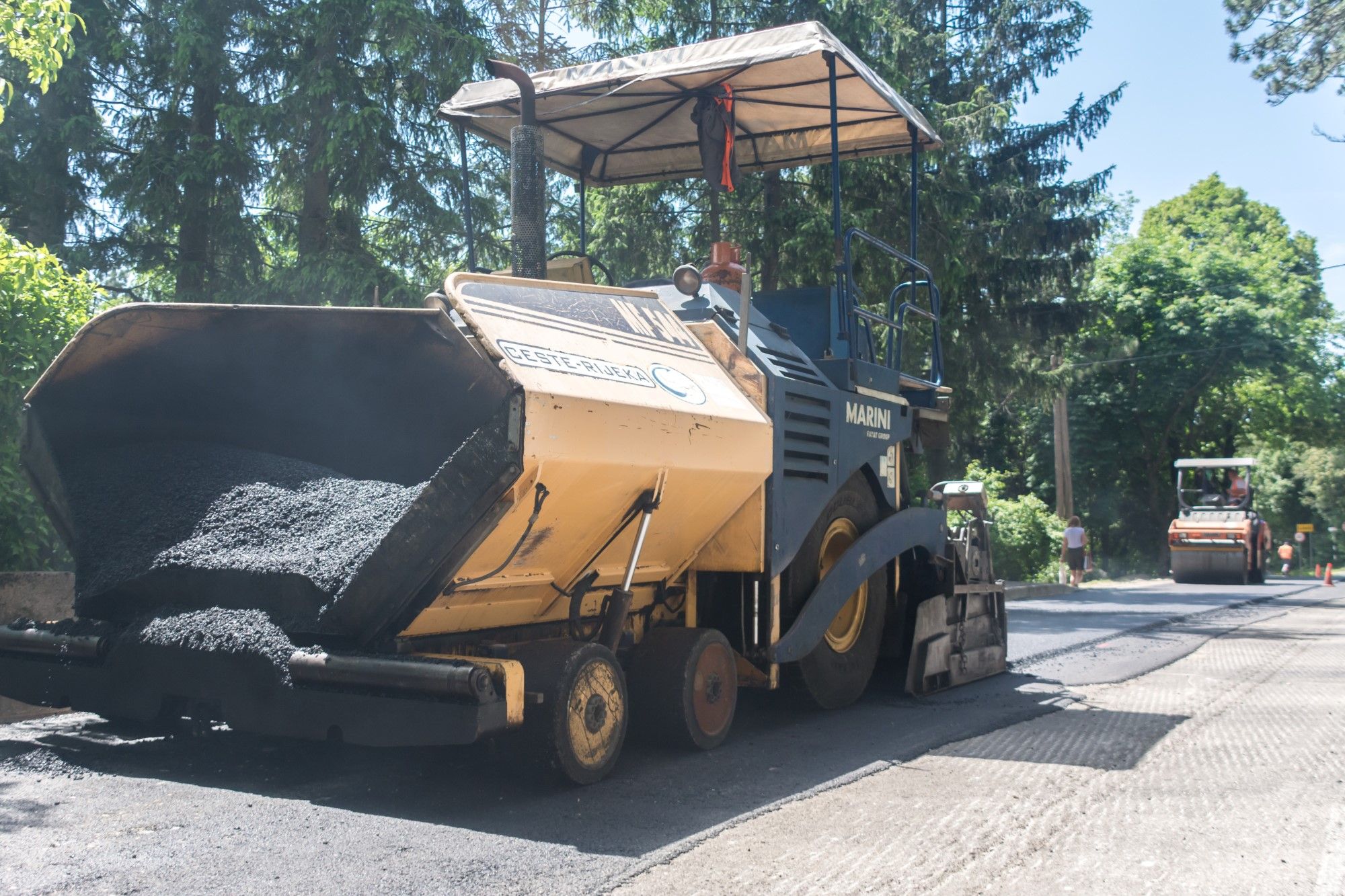 30.05.2018. - Asfaltiranje kod Osnove škole Jelenje-Dražice u Jelenju
