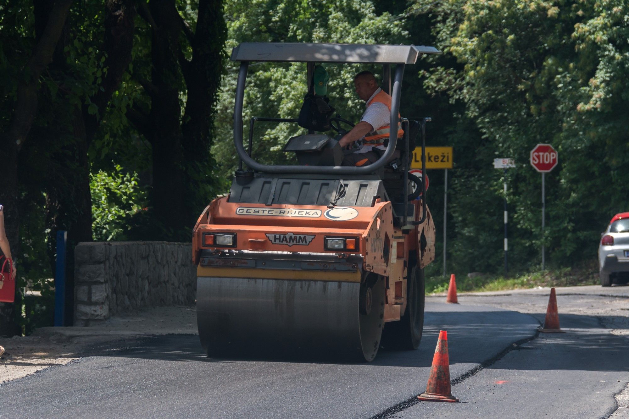 30.05.2018. - Asfaltiranje kod Osnove škole Jelenje-Dražice u Jelenju