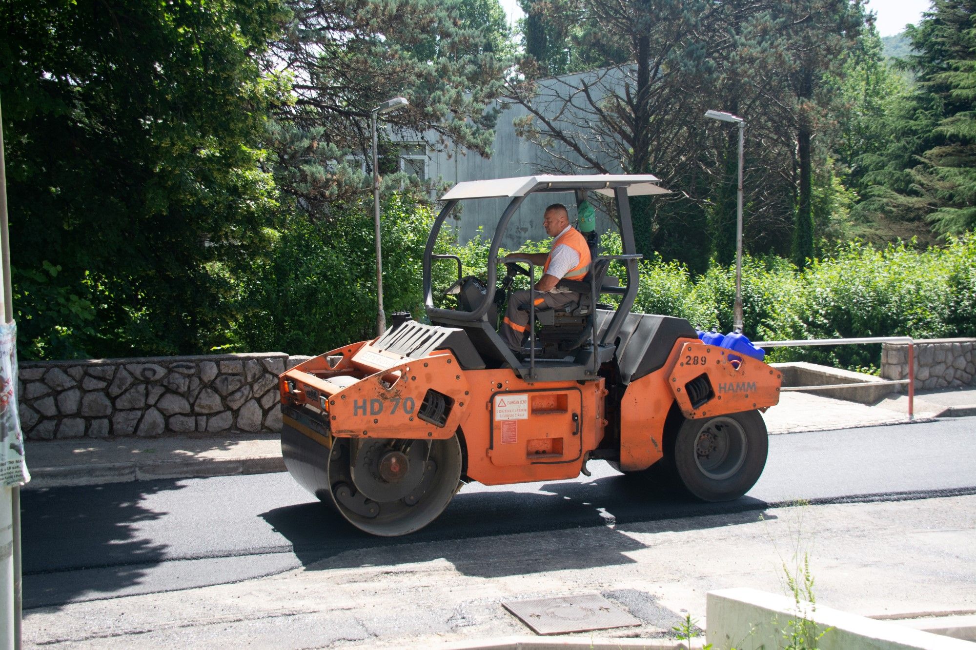 30.05.2018. - Asfaltiranje kod Osnove škole Jelenje-Dražice u Jelenju