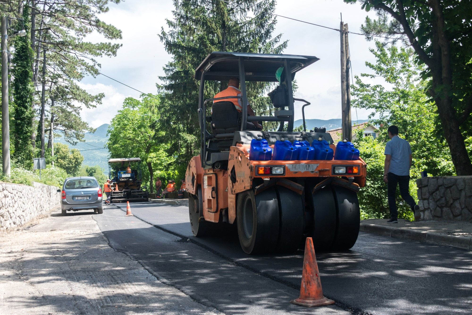 30.05.2018. - Asfaltiranje kod Osnove škole Jelenje-Dražice u Jelenju