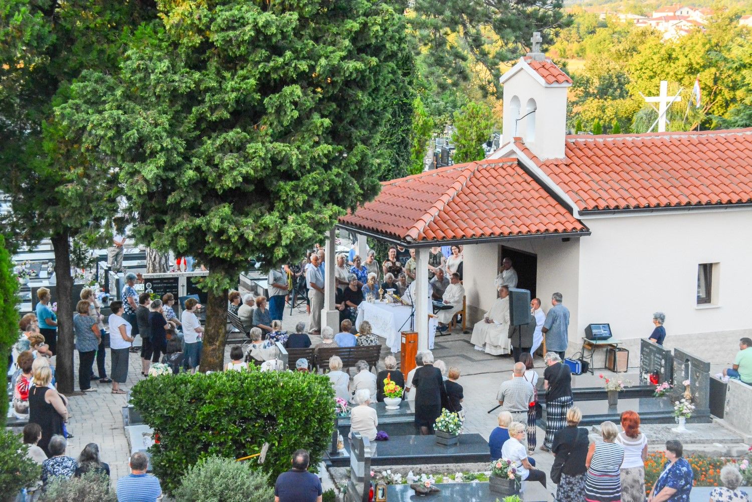  16.08.2018. - Rokova 2018: Sveta misa na mjesnom groblju Jelenje