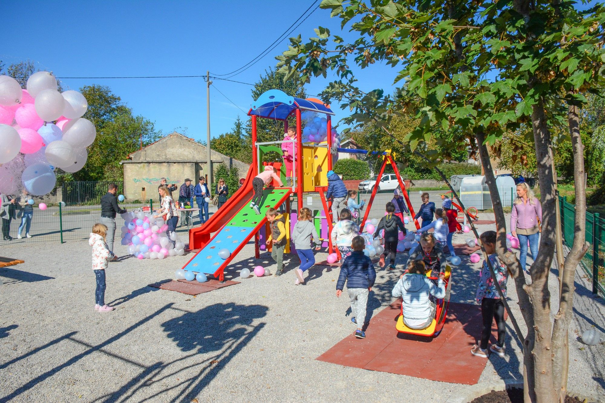 26.09.2018. - Obnovljeno dječje igralište u Velim Dražicama