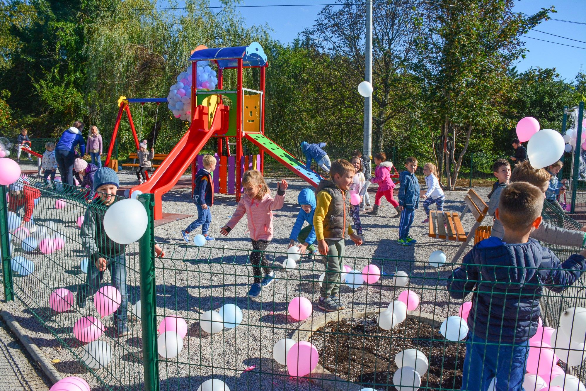 26.09.2018. - Obnovljeno dječje igralište u Velim Dražicama