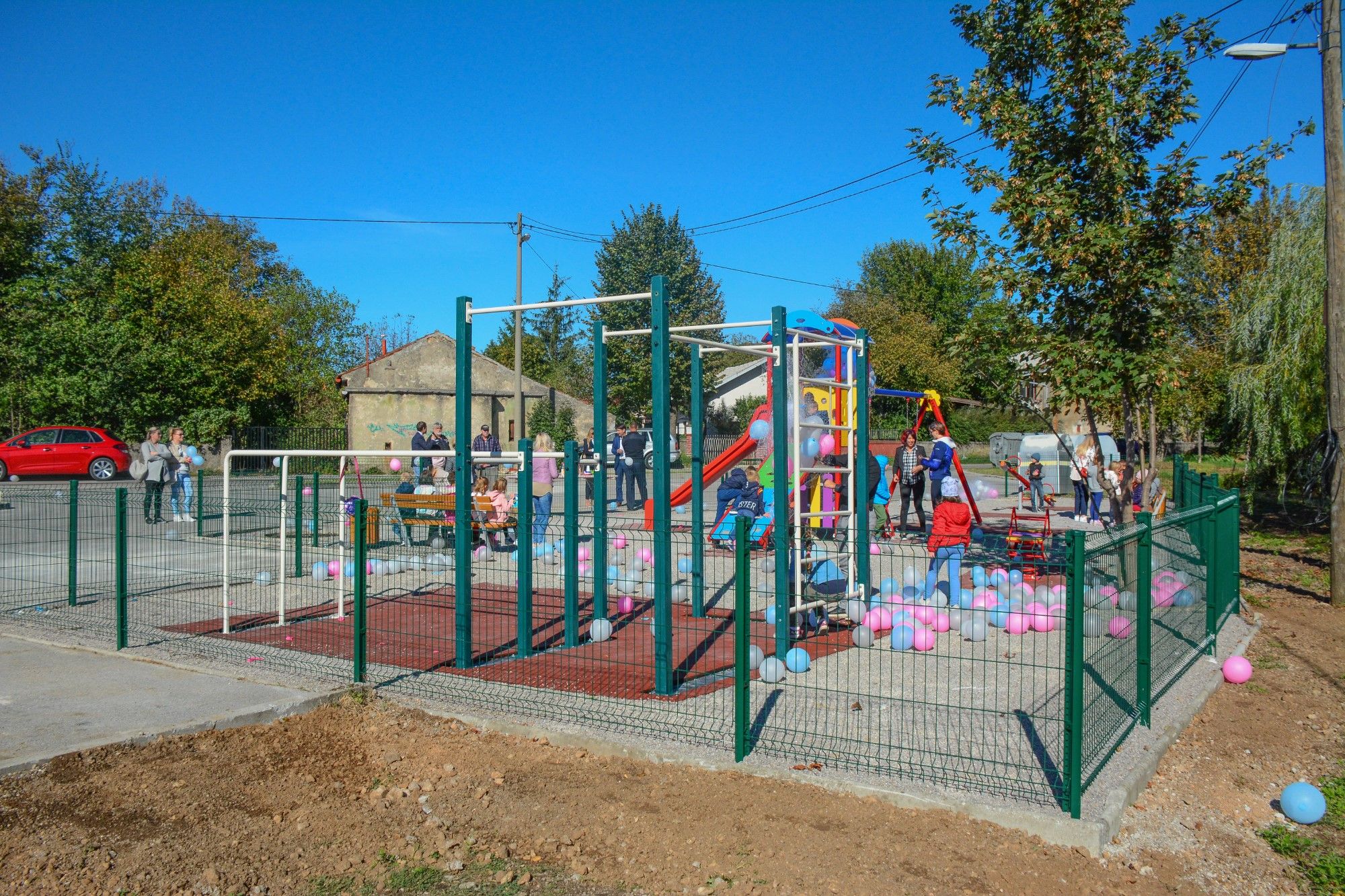 26.09.2018. - Obnovljeno dječje igralište u Velim Dražicama