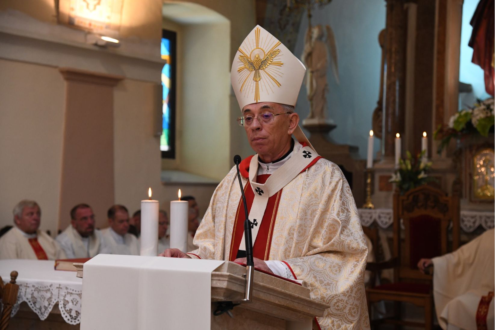 mons. dr. Ivan Devčić riječki nadbiskup - propovijed vezana uz službu đakona