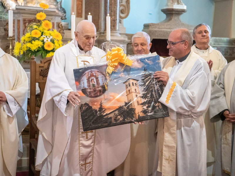 Veliki jubilej: Mons. Ivoslav Linić u rodnom kraju proslavio 65. obljetnicu svećeništva