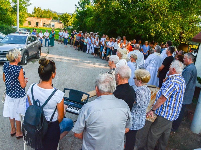 Spomendan Blažene Djevice Marije okupio brojne vjernike u Brnelićima