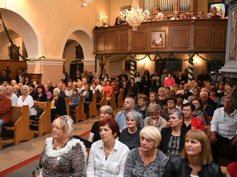 Euharistijskim slavljima proslavljena Mihoja; Predsjednica prisustvovala misi u Jelenju