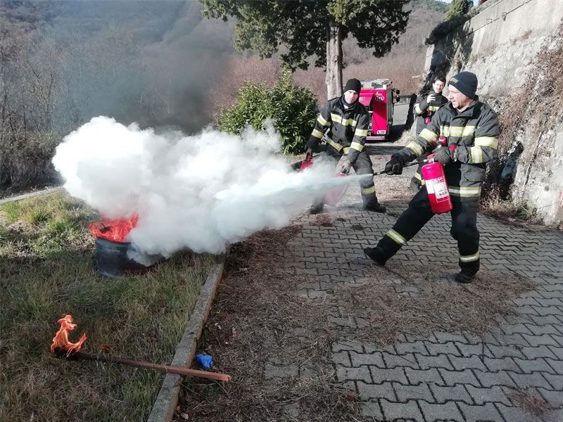 Vatrogasci Jelenje odradili vježbu spašavanja u Lopači